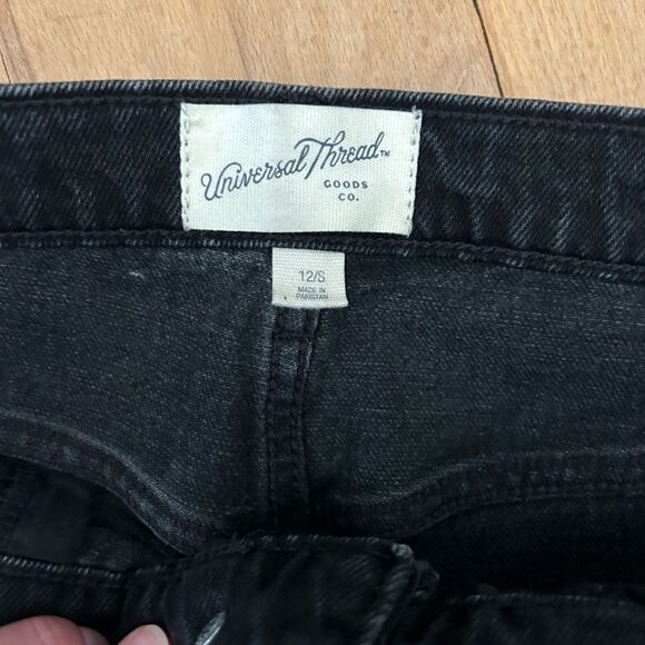 Universal Thread High Rise Short Black Jeans - Picture 5 of 7